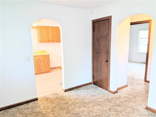 173 6th St SW, Brewster, OH 44613 - empty room featuring arched walkways and light colored carpet