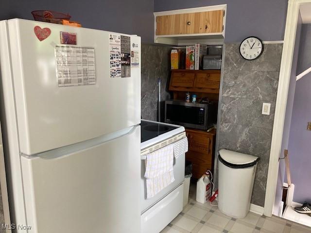 4315 W 137th St, Cleveland, OH 44135 - kitchen featuring white appliances and light floors
