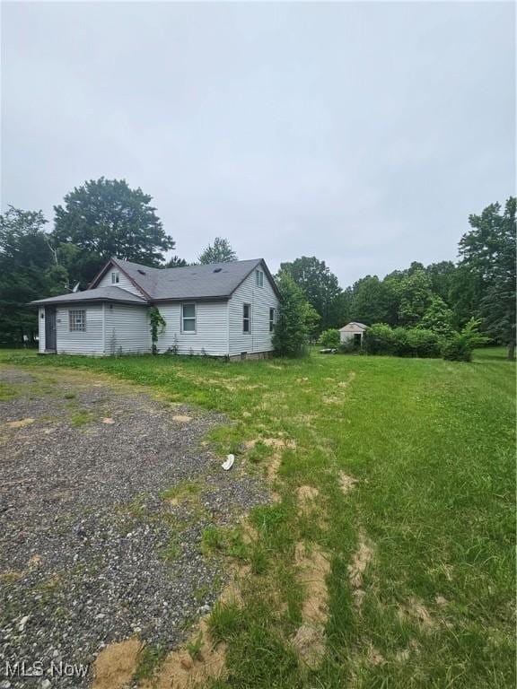 6270 Fairview Rd, Austintown, OH 44515 - view of side of home