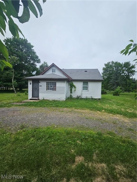 6270 Fairview Rd, Austintown, OH 44515 - view of side of property with a yard