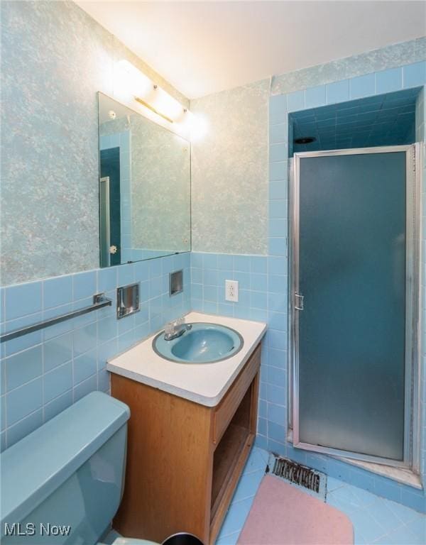 2375 Glendon Rd, University Heights, OH 44118 - full bath with tile walls, vanity, and a shower stall