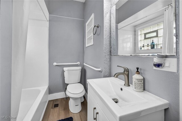 4532 W 172nd St, Cleveland, OH 44135 - full bath featuring wood finished floors and vanity