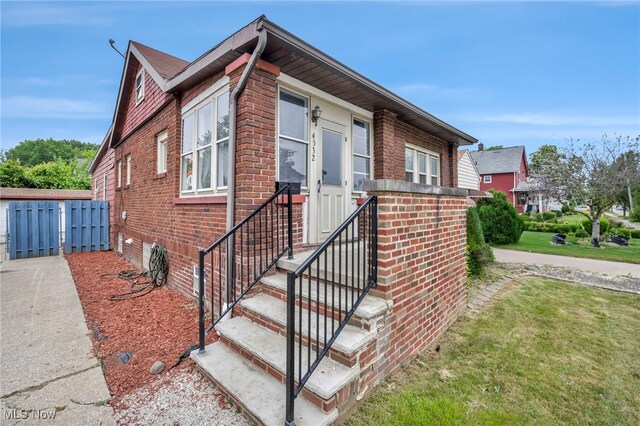 4532 W 172nd St, Cleveland, OH 44135 - view of front of property featuring brick siding and a front lawn