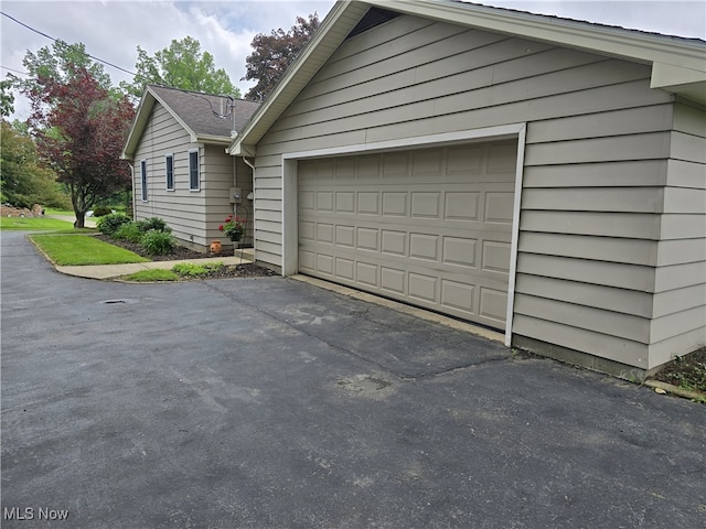 36277 Butcher Rd, Salem, OH 44460 - garage with driveway