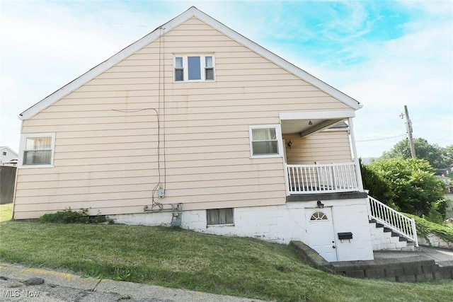 417 Logan Ave, Mingo Junction, OH 43938 - view of side of home with a lawn