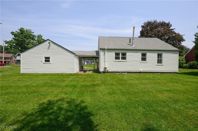 1209 Oak Ave SE, Massillon, OH 44646 - back of property featuring a lawn and roof with shingles