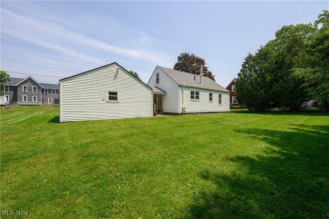 1209 Oak Ave SE, Massillon, OH 44646 - back of house with a yard