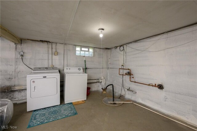 1209 Oak Ave SE, Massillon, OH 44646 - laundry area with separate washer and dryer