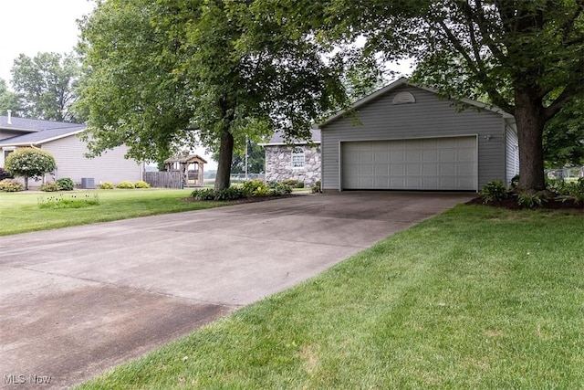 456 Hickory Ln, Salem, OH 44460 - view of front of home with an outdoor structure and a front yard