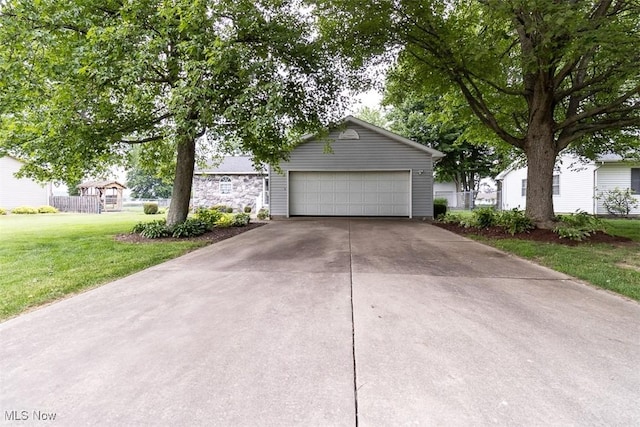 456 Hickory Ln, Salem, OH 44460 - view of front of home featuring a front yard and a garage