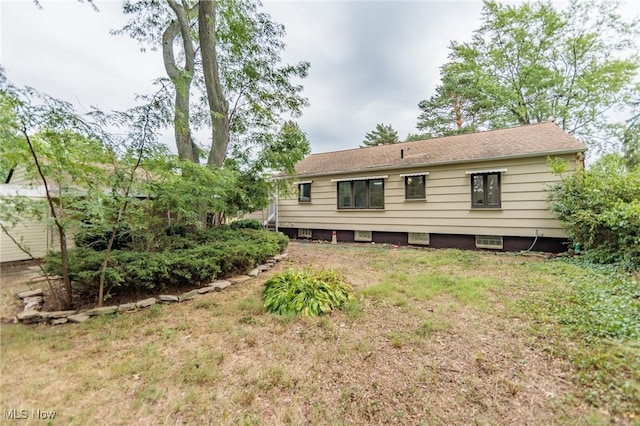 6114 Crossview Rd, Seven Hills, OH 44131 - rear view of property featuring a lawn