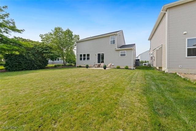 3523 Magnolia Dr, Lorain, OH 44053 - back of property featuring a lawn