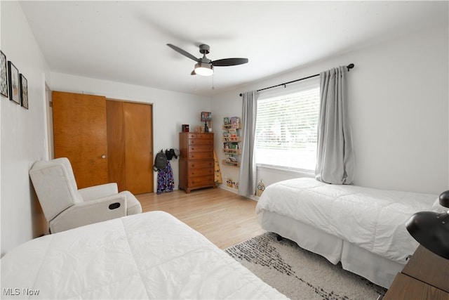 320 Brookfield Ave, Boardman, OH 44512 - bedroom with wood finished floors and a ceiling fan
