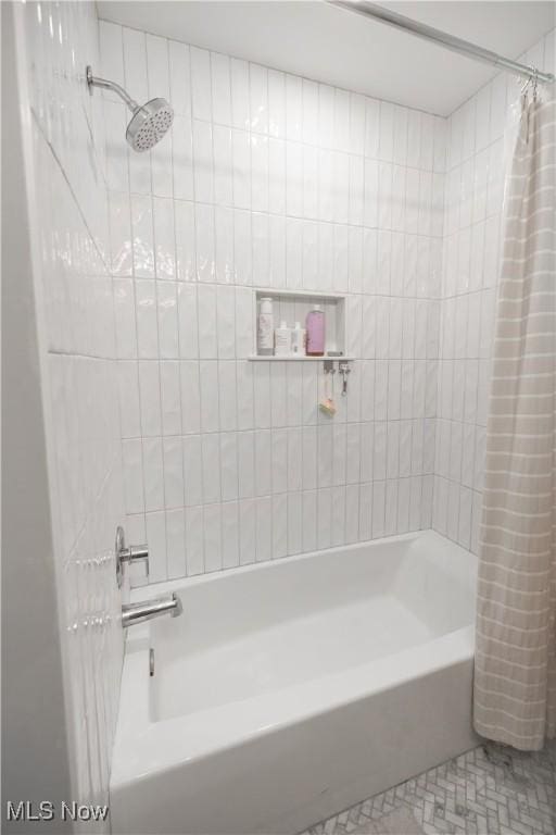 320 Brookfield Ave, Boardman, OH 44512 - bathroom with shower / bath combo