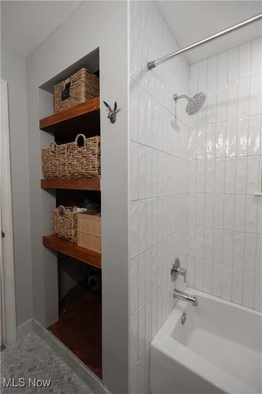 320 Brookfield Ave, Boardman, OH 44512 - full bath with washtub / shower combination