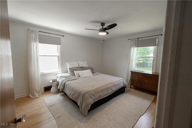 320 Brookfield Ave, Boardman, OH 44512 - bedroom with light wood finished floors and ceiling fan