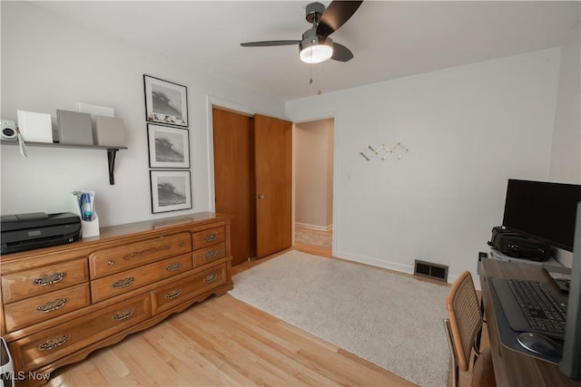320 Brookfield Ave, Boardman, OH 44512 - bedroom featuring light wood-style floors, an office area, and a ceiling fan