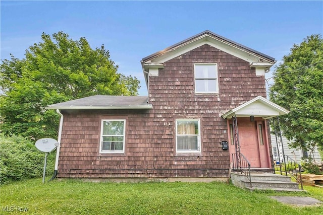 81 S Pleasant St, Oberlin, OH 44074 - view of front facade featuring a front lawn