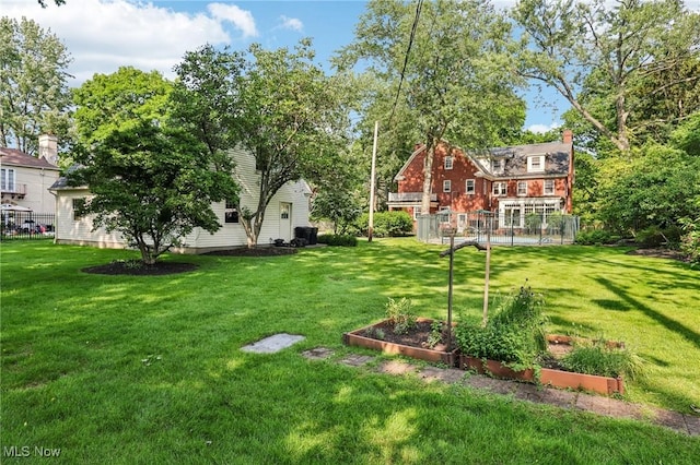 2820 W Park Blvd, Shaker Heights, OH 44120 - view of green lawn with a garden