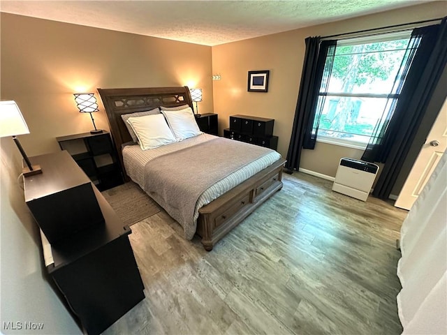 132 Dennis Dr, Cortland, OH 44410 - bedroom with light wood finished floors and a textured ceiling