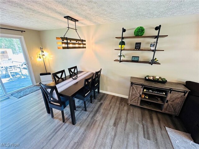 132 Dennis Dr, Cortland, OH 44410 - dining area with wood finished floors and a textured ceiling