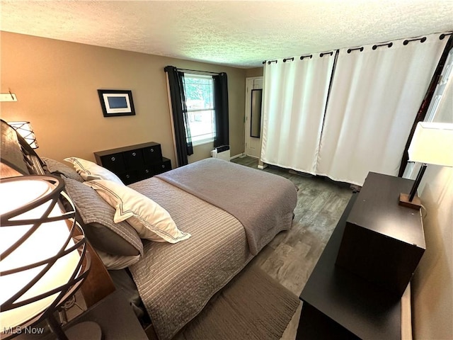 132 Dennis Dr, Cortland, OH 44410 - bedroom featuring a textured ceiling and wood finished floors