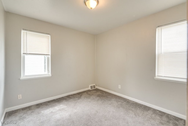 640 E 261st St, Euclid, OH 44132 - unfurnished room with carpet flooring and baseboards