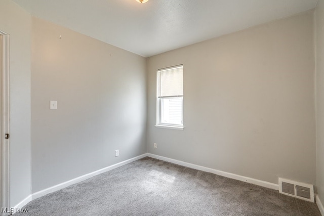 640 E 261st St, Euclid, OH 44132 - empty room featuring carpet and baseboards