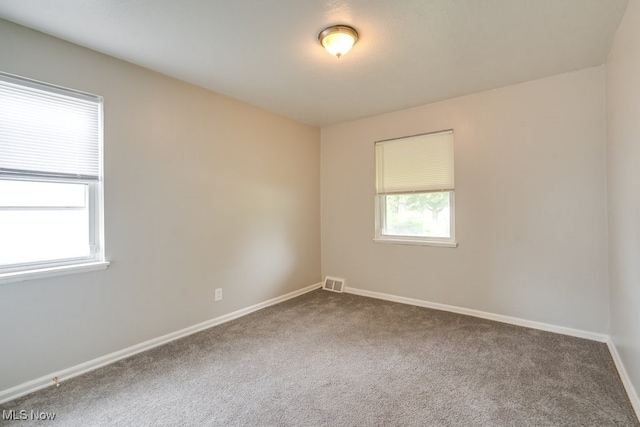 640 E 261st St, Euclid, OH 44132 - carpeted empty room featuring baseboards