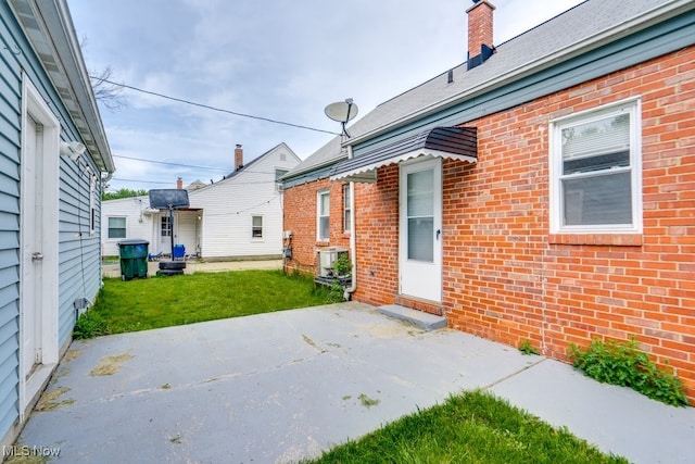 640 E 261st St, Euclid, OH 44132 - view of patio