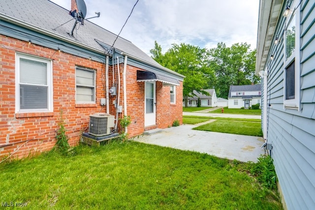 640 E 261st St, Euclid, OH 44132 - view of green lawn