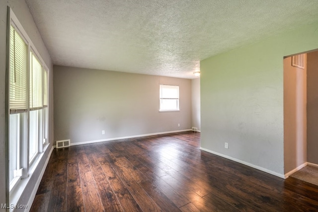640 E 261st St, Euclid, OH 44132 - unfurnished room with a textured ceiling and wood-type flooring