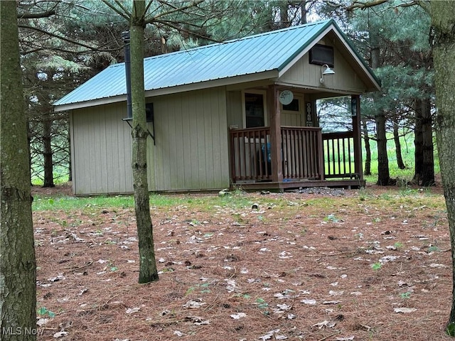 38474 Longs Crossing Rd, Leetonia, OH 44431 - view of side of home with a metal roof