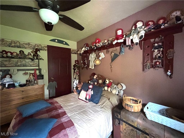 38474 Longs Crossing Rd, Leetonia, OH 44431 - bedroom with a ceiling fan