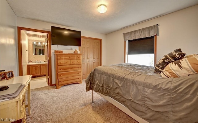 5075 State Route 250 NW, Beach City, OH 44608 - bedroom featuring light colored carpet, a closet, connected bathroom, and a textured ceiling