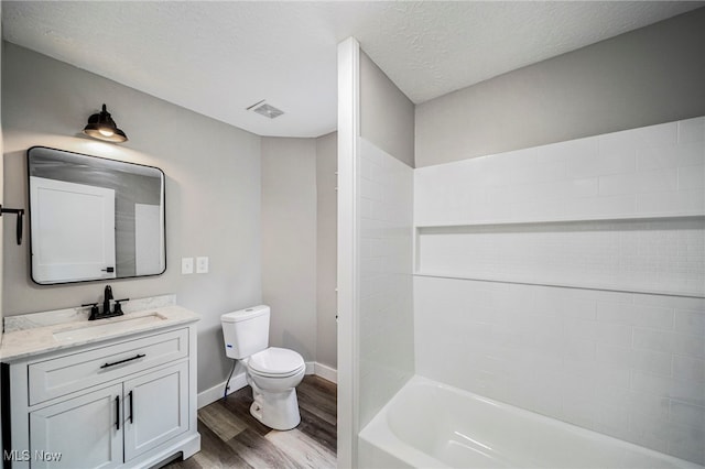 1115 W 43rd St, Ashtabula, OH 44004 - bathroom featuring wood finished floors, vanity, bathtub / shower combination, and a textured ceiling