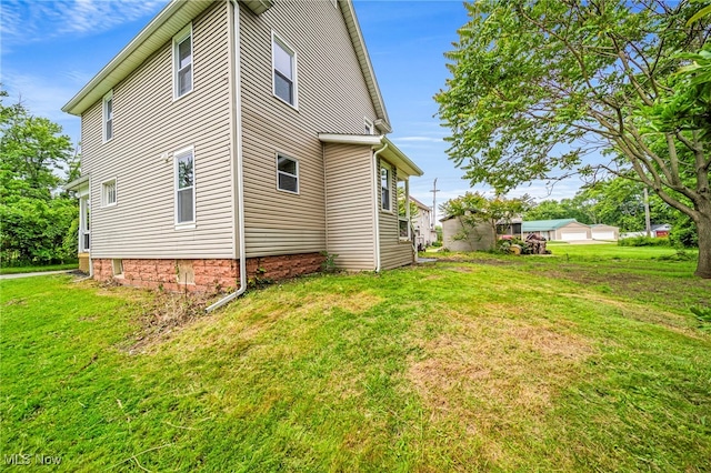 1115 W 43rd St, Ashtabula, OH 44004 - view of side of home featuring a yard
