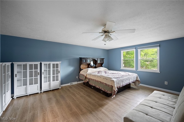 5802 Redwood Ct, Mentor-On-The-Lake, OH 44060 - bedroom featuring wood finished floors, ceiling fan, and a textured ceiling