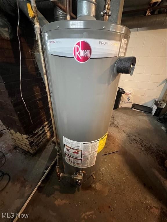 14604 Tabor Ave, Maple Heights, OH 44137 - utility room featuring gas water heater