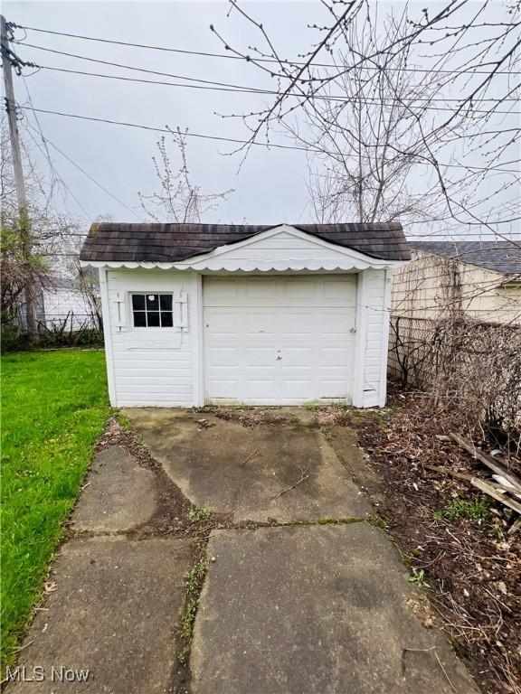 14604 Tabor Ave, Maple Heights, OH 44137 - detached garage featuring concrete driveway