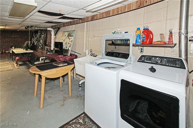 517 Linwood Ct, Port Clinton, OH 43452 - laundry room featuring washing machine and clothes dryer and concrete block wall