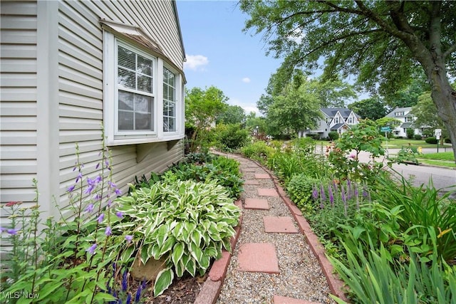 1499 Redwood Ave, Akron, OH 44301 - view of yard