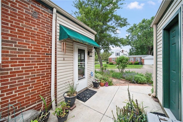 1499 Redwood Ave, Akron, OH 44301 - view of patio / terrace