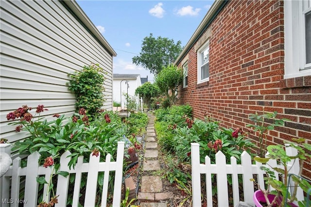 1499 Redwood Ave, Akron, OH 44301 - view of yard