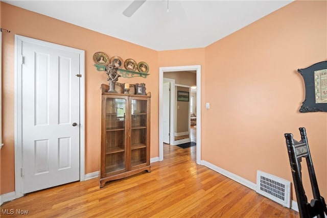 1499 Redwood Ave, Akron, OH 44301 - spare room featuring light wood-style flooring and a ceiling fan