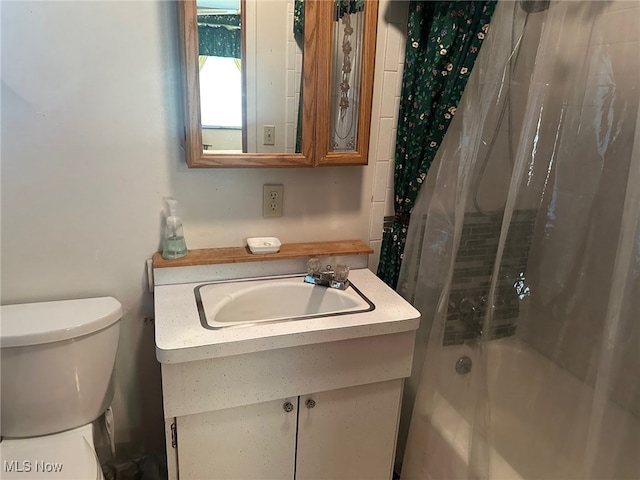 108 Janet Rd, Marietta, OH 45750 - full bathroom featuring shower / bath combo with shower curtain and vanity
