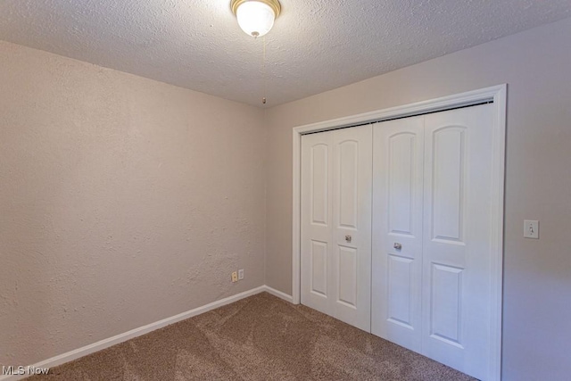 449 Westchester Dr SE, Warren, OH 44484 - unfurnished bedroom with carpet floors, a closet, and a textured ceiling