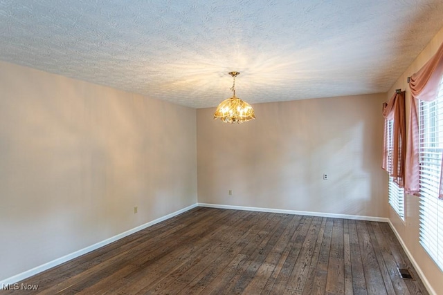 449 Westchester Dr SE, Warren, OH 44484 - unfurnished room featuring dark wood-style flooring, a chandelier, and a textured ceiling