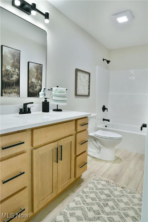 2320 Wilshire Dr, Cortland, OH 44410 - full bath featuring vanity and bathtub / shower combination