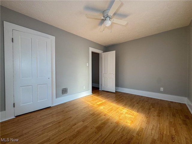 101 Ridgeway St, Struthers, OH 44471 - unfurnished bedroom with wood finished floors, a textured ceiling, and ceiling fan